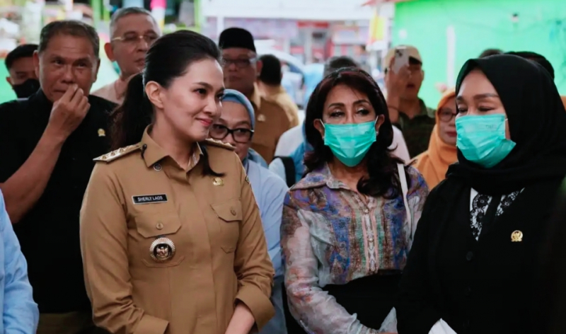 Gubernur Malut, Sherly Tjoanda mendampingi rombongan Komisi IX DPR RI meninjau fasilitas RSUD Chasan Boesoerie Ternate, Senin 11 Agustus 2025.