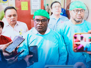 1.084 Pelajar Nabire Tersenyum Cerah Berkat Pemeriksaan Mata dan Kacamata Gratis