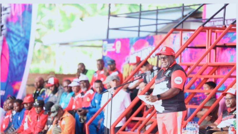 Gubernur Papua Tengah, Meki Nawipa Bukan Turnamen Volly Ball Gubernur Cup 1 Tahun 2025. foto : HumasPPT 