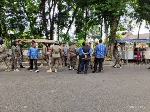 Penertiban PKL di Telanaipura Sempat Tegang, Satu Pedagang Lakukan Perlawanan