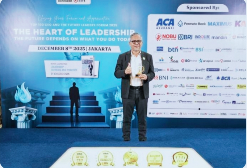 Direktur Utama Bank Jambi, Khairul Suhairi Sabet Penghargaan Top 100 CEO