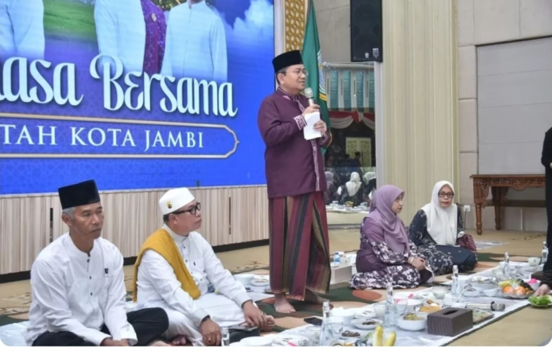 Wali Kota Jambi, Dr. dr. H. Maulana saat buka puasa bersama jajaran Pemkot Jambi, Kamis (26/2/2026).