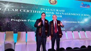 Direktur Operasional dan Direktur Kredit dan Syariah Bank Jambi Sandang Gelar CRM