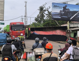Tronton Batubara Diduga Overtonase Terbalik di Tempino, Warga Soroti Pengawasan