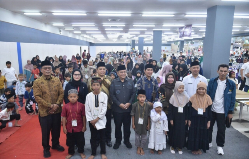 Wali Kota Jambi Maulana Ajak 100 Anak Yatim Belanja Kebutuhan Lebara