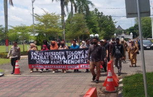 Ratusan Massa Kepung Kejati Jambi, Dugaan Korupsi Islamic Center Batanghari Meledak!