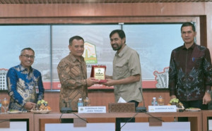 Mualem Terima Kunjungan Gubernur Jateng, Perkuat Kerja Sama Antar Daerah