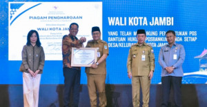 Wali Kota Maulana Terima Penghargaan Kemenkum, 68 Kelurahan di Kota Jambi Miliki Posbankum