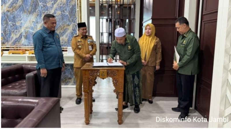 Penandatanganan Nota Kesepahaman (MoU) antara Dinas Kesehatan Kota Jambi dan Baznas Kota Jambi di Ruang Kerja Wali Kota Jambi, Selasa (5/5/2026)