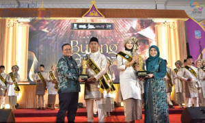 M. Yusril Rhaka dan Enjelita Dea Nova Dinobatkan Sebagai Bujang Gadis Kota Jambi 2026
