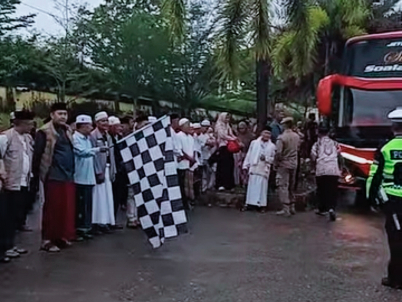 Doa dan Harapan Mengiringi 101 Jemaah Haji Merangin, Bupati Ajak Fokus Ibadah Menuju Haji Mabrur