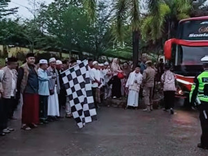 Doa dan Harapan Mengiringi 101 Jemaah Haji Merangin, Bupati Ajak Fokus Ibadah Menuju Haji Mabrur