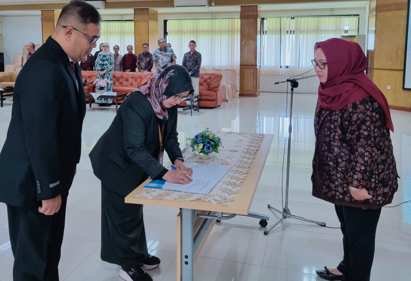 Serah terima jabatan Pejabat Sementara (Pjs) Rektor Universitas Batanghari (UNBARI) resmi dilaksanakan pada Selasa (19/5/2026).