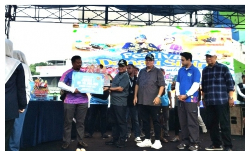 Walikota Jambi Lepas lomba pacu perahu dalam rangkaian Festival Danau Sipin 2026.