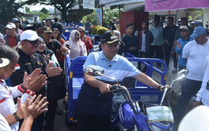 Wali Kota Maulana Resmikan Kampung Bahagia dan Operasional OPBM di Kebun Handil