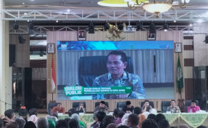 Prof Helmi Soroti Implementasi, Isralasmadi Tolak Kenaikan Iuran Sampah