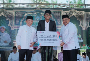 Gubernur Al Haris Serahkan Bantuan CSR Bank Jambi untuk Ponpes Al Hafizh Merangin