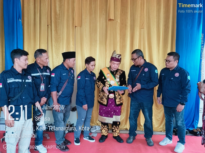 Gubernur Jambi Al Haris Merespon Positif Keberadaan MPLLBB. Foto Gubernur menerima pengurus MPLLBB
