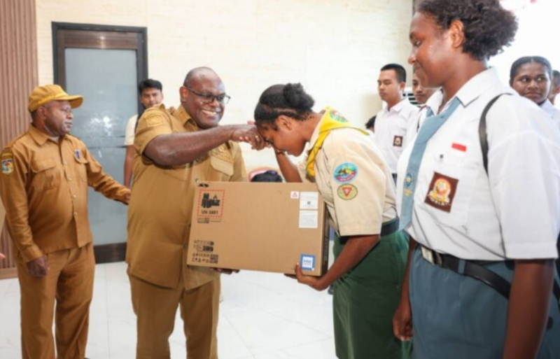 Papua Tengah menetapkan petunjuk teknis (juknis) pengelolaan Dana Bantuan Operasional Sekolah Daerah (BOSDA) tahun anggaran 2026 