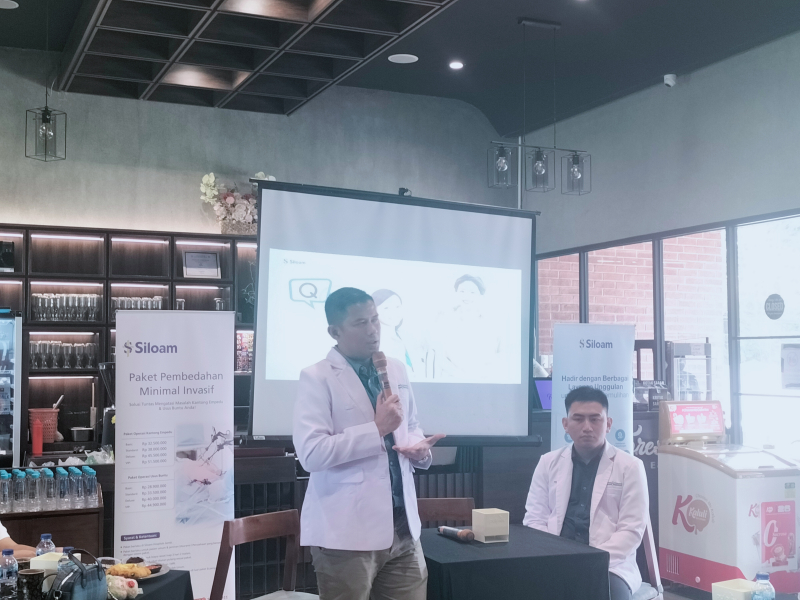 dr. Husnul Verdian, Sp.OT dan dr. Jonathan Alvin Nugraha Halim, M.Biomed., Sp.B menyampaikan materi kesehatan dalam media gathering 2026.