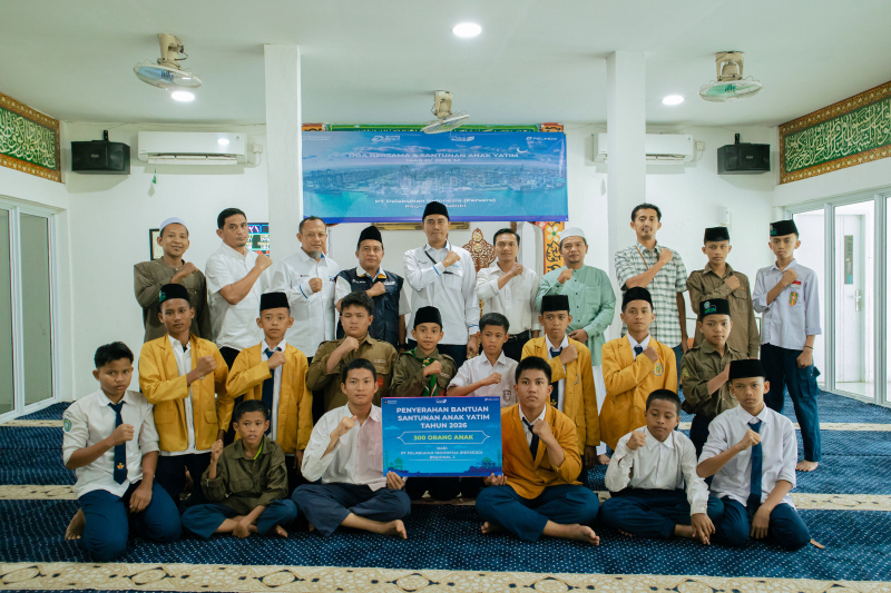 PT Pelabuhan Indonesia (Persero) Regional 2 Jambi menyalurkan santunan kepada 25 anak yatim dari Panti Asuhan Muhammadiyah Jambi, Senin (27/7).