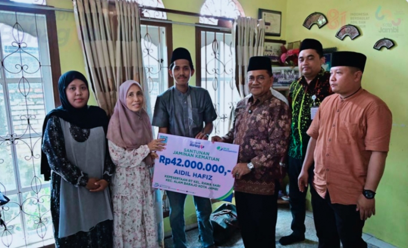 Wali Kota Jambi Takziah ke Rumah Ketua RT di Rawasari, Serahkan Santunan Kematian Rp42 Juta