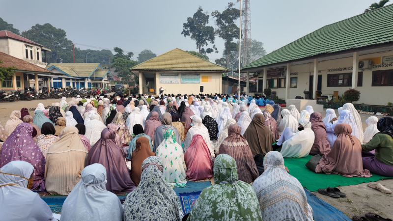 Kabut Asap Melanda, Pelindo Jambi Bersama Warga Muaro Jambi Gelar Sholat Istisqo
