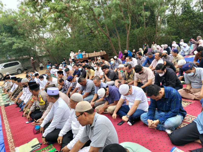 PT Bumi Persada Permai Gelar Salat Istisqa, Santuni 44 Anak Yatim Piatu di Tengah Ancaman Karhutla