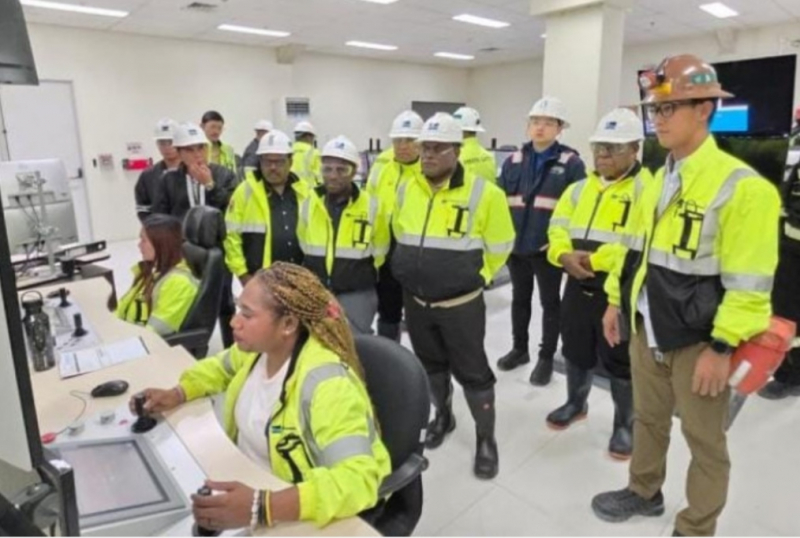 Gubernur Papua Tengah, Meki Nawipa, melakukan kunjungan kerja ke kawasan pertambangan bawah tanah PT Freeport Indonesia di Tembagapura, Kabupaten Mimika, Minggu (25/10/2026).